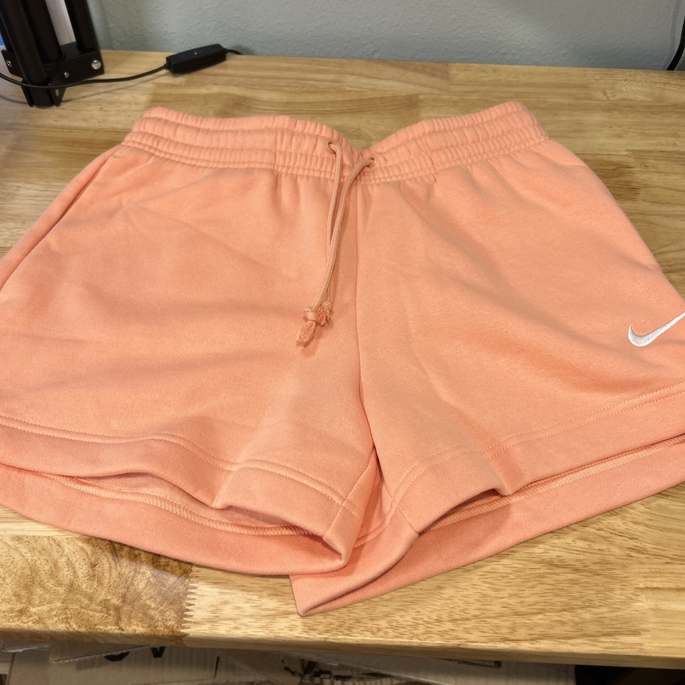 Nike Sportswear Mid Rise Fleece Shorts Small IH2108-844 Peach Workout Womens